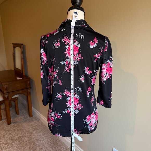 Denver Hayes black button down shirt pink flowers, ruching along button … - Picture 6 of 10